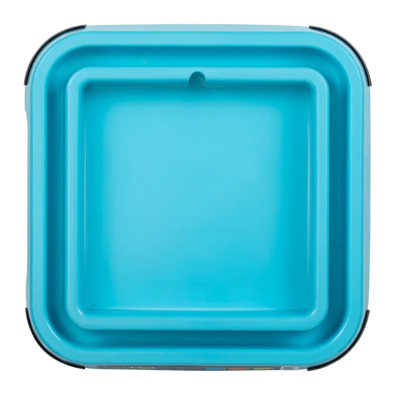 LickiMat Outdoor Keeper turquoise close-up of water moat