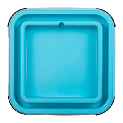 LickiMat Outdoor Keeper turquoise close-up of water moat