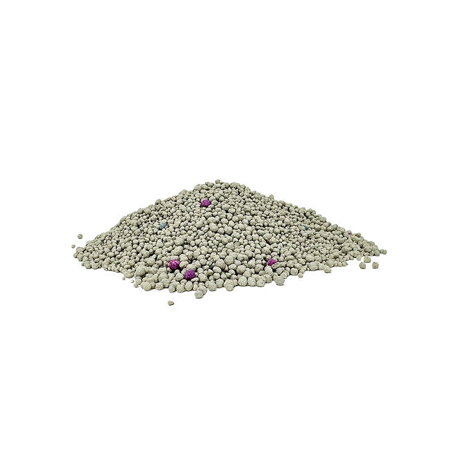 PooWee Lavender Clumping Litter scoop in use