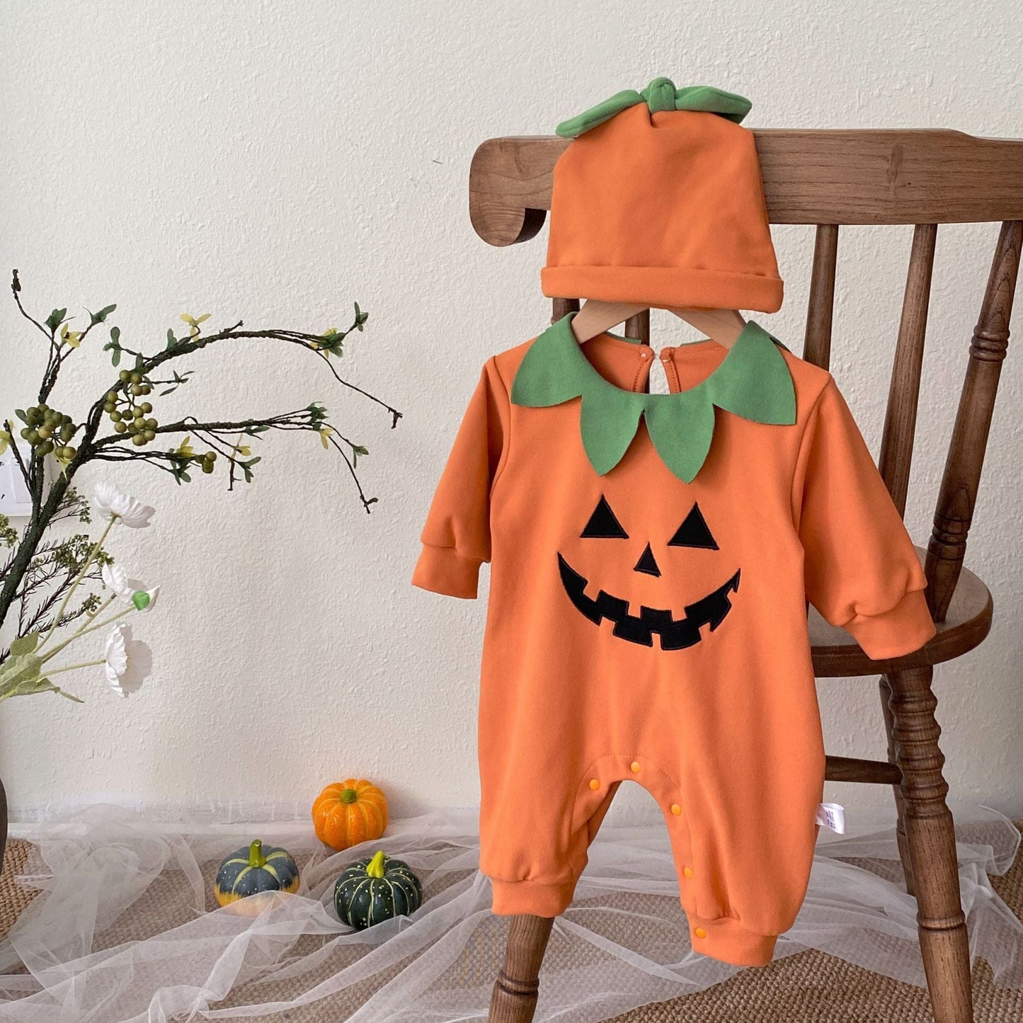 Autumn Arrival Baby Unisex Sleeveless Halloween Pumpkin Pattern Rompers with Hat-0