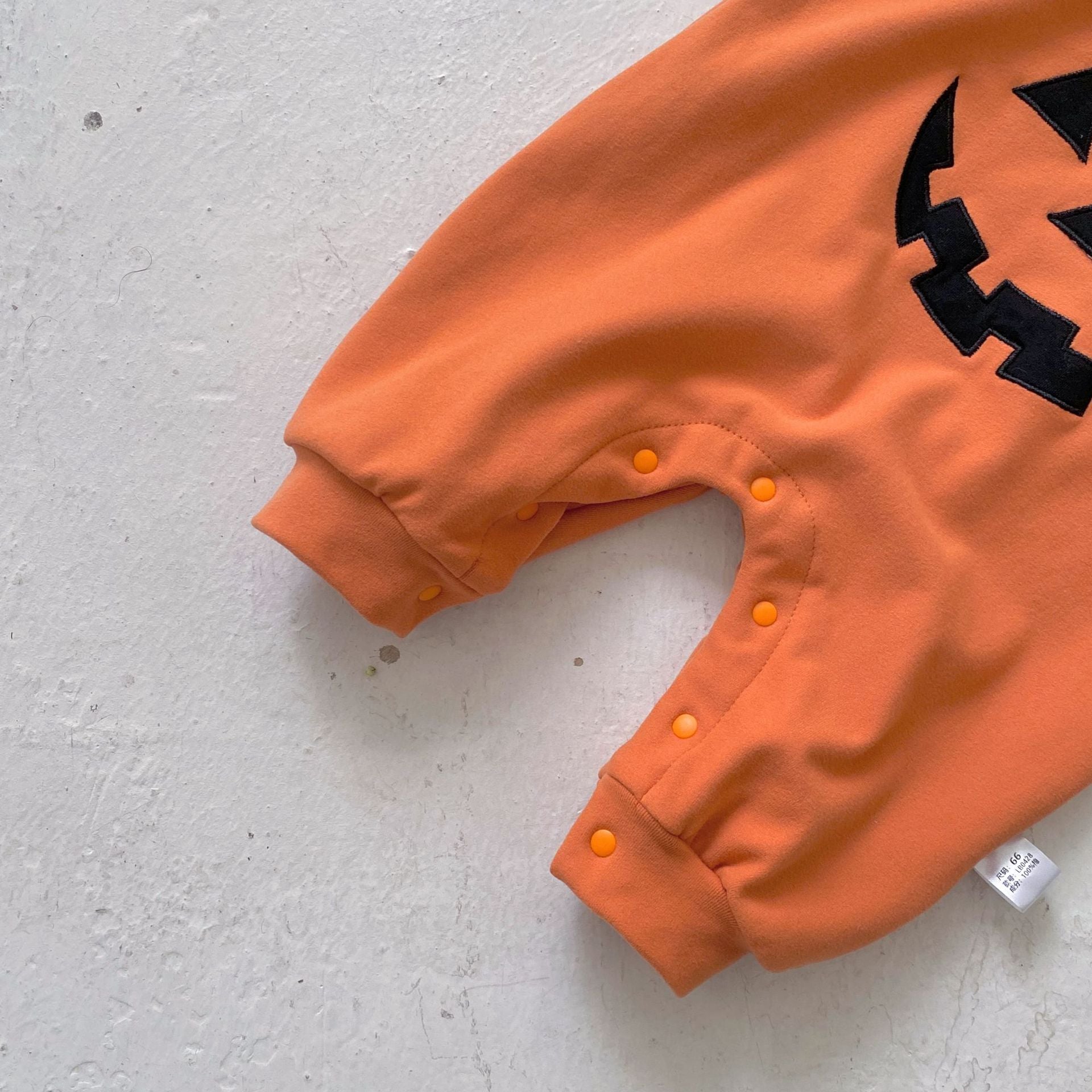 Autumn Arrival Baby Unisex Sleeveless Halloween Pumpkin Pattern Rompers with Hat-3